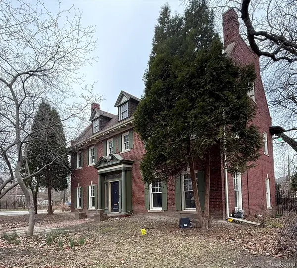 1818 Iroquois ST, Detroit, MI 48214