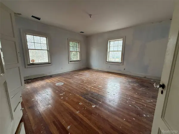 1818 Iroquois ST, Detroit, MI 48214