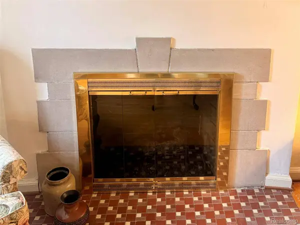 9900 Cranston ST, Livonia, MI 48150