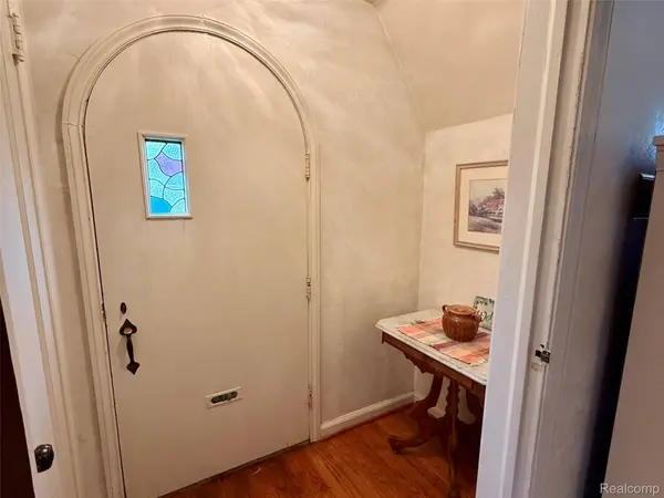 9900 Cranston ST, Livonia, MI 48150