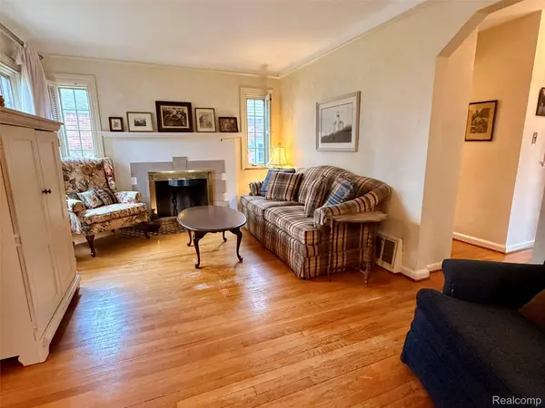 9900 Cranston ST, Livonia, MI 48150