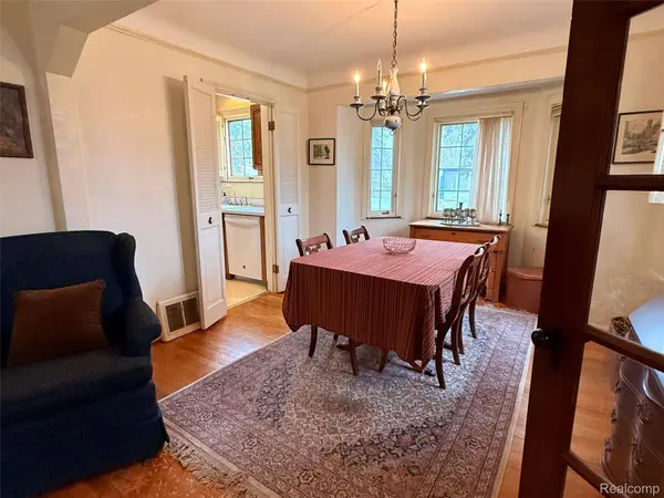 9900 Cranston ST, Livonia, MI 48150