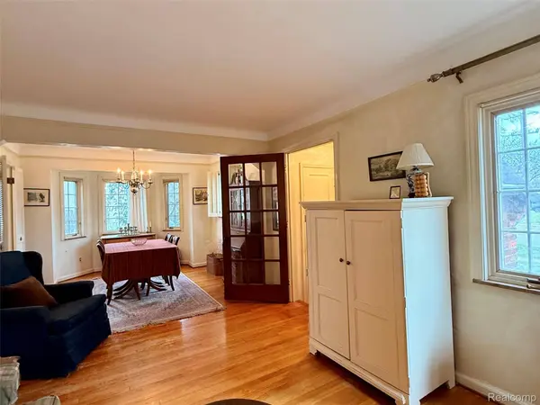 9900 Cranston ST, Livonia, MI 48150