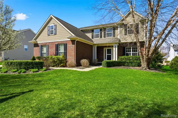 58 Blackberry DR, White Lake Charter Township, MI 48386