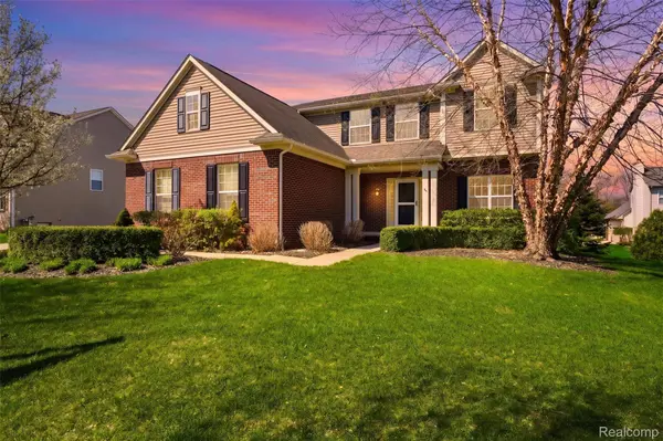 58 Blackberry DR, White Lake Charter Township, MI 48386