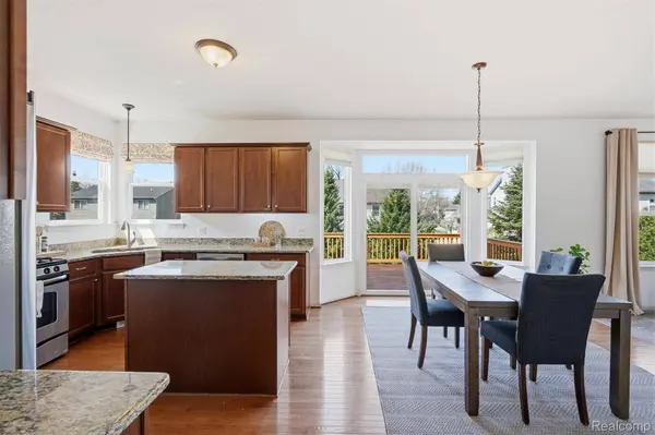 58 Blackberry DR, White Lake Charter Township, MI 48386