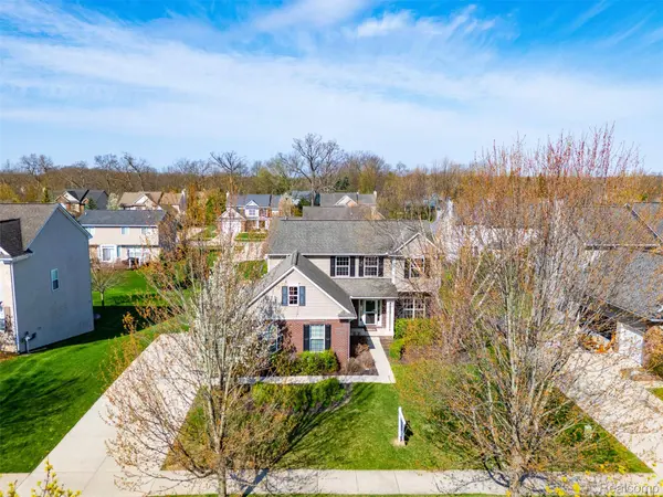 58 Blackberry DR, White Lake Charter Township, MI 48386