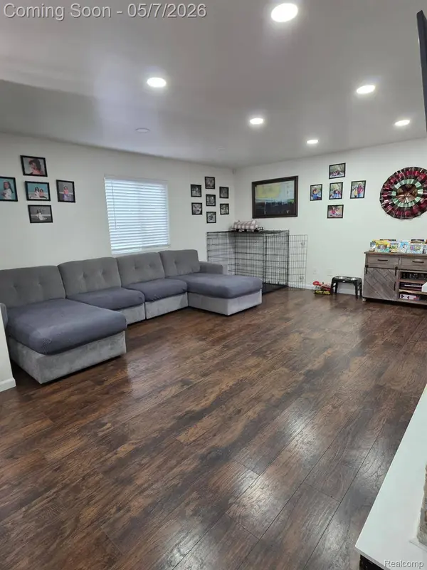 6456 Skylar LN, Waterford Charter Township, MI 48327