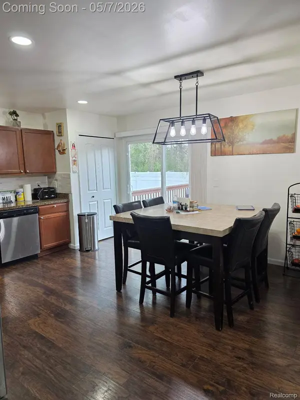 6456 Skylar LN, Waterford Charter Township, MI 48327