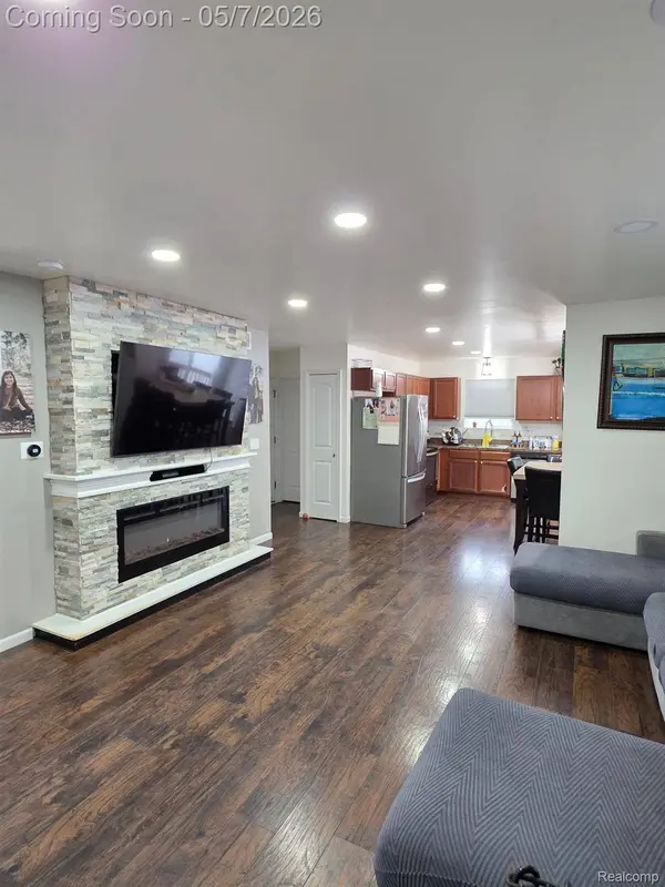 6456 Skylar LN, Waterford Charter Township, MI 48327