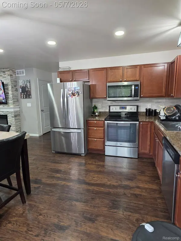 6456 Skylar LN, Waterford Charter Township, MI 48327