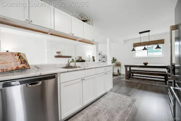 8941 Bristol CT, Superior Charter Township, MI 48198