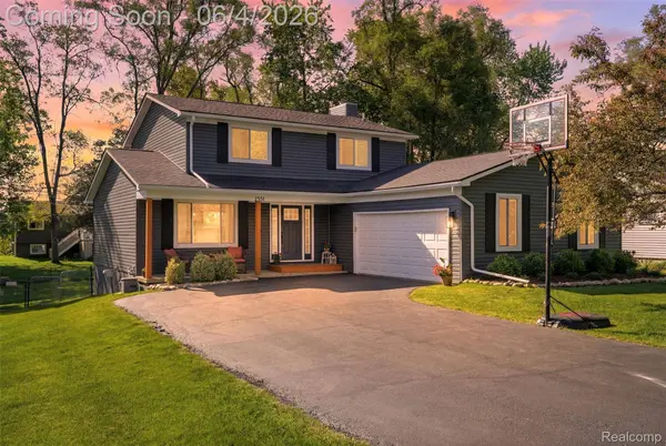 2351 Recreation DR, West Bloomfield Charter Township, MI 48324