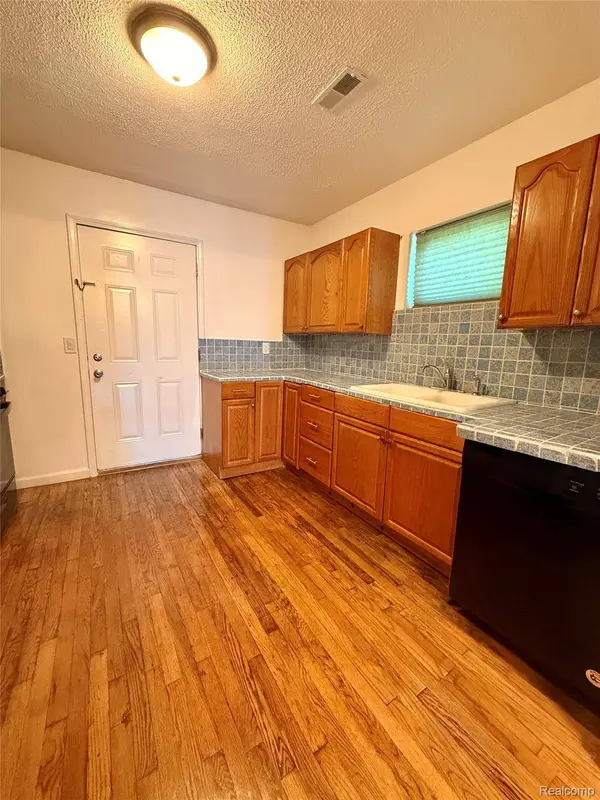 738 W Atherton RD, Flint, MI 48507