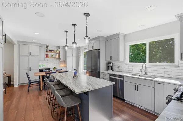 2351 Recreation DR, West Bloomfield Charter Township, MI 48324