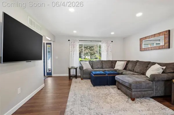 2351 Recreation DR, West Bloomfield Charter Township, MI 48324