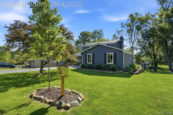 2351 Recreation DR, West Bloomfield Charter Township, MI 48324