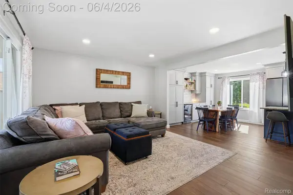 2351 Recreation DR, West Bloomfield Charter Township, MI 48324