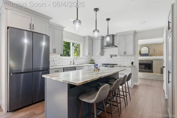 2351 Recreation DR, West Bloomfield Charter Township, MI 48324