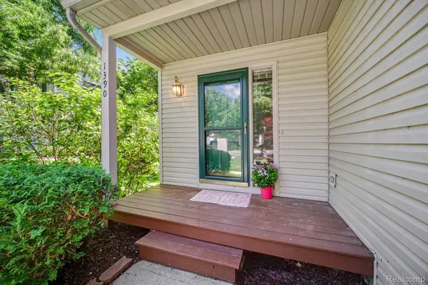 1390 Patricia AVE, Ann Arbor, MI 48103