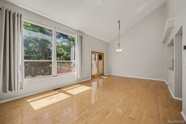1390 Patricia AVE, Ann Arbor, MI 48103