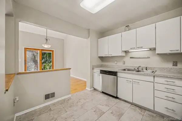 1390 Patricia AVE, Ann Arbor, MI 48103
