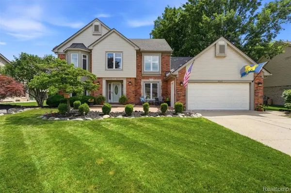19364 Gill RD, Livonia, MI 48152