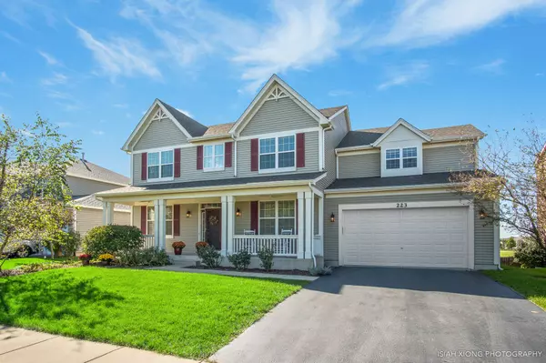 223 Loradale Road, Oswego, IL CHURCHILL CLUB SUBDIVISION