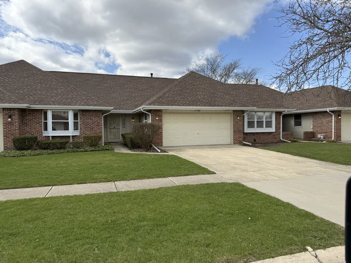 53 Fallcreek Cir, Montgomery, IL 60538-2168