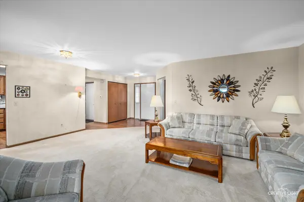 53 Fallcreek Cir, Montgomery, IL 60538-2168