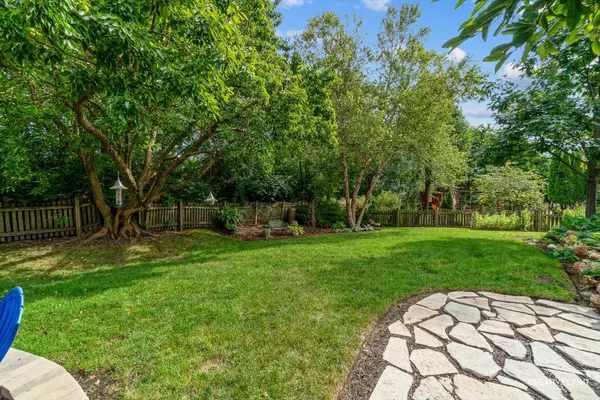 232 Loradale Rd, Oswego, IL 60543-4074