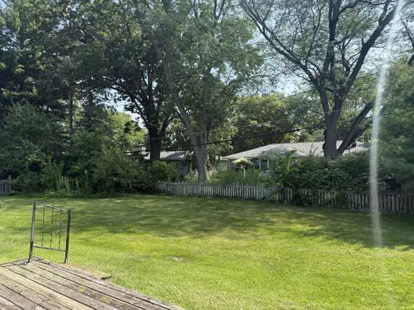 150 S Western Ave, Aurora, IL 60506 Yard