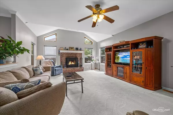 215 Long Beach Road, Oswego, IL 60543