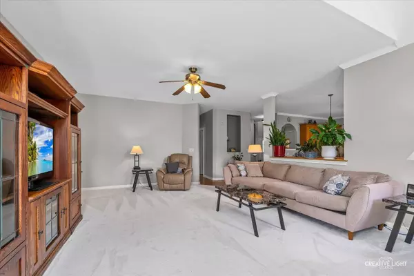 215 Long Beach Road, Oswego, IL 60543