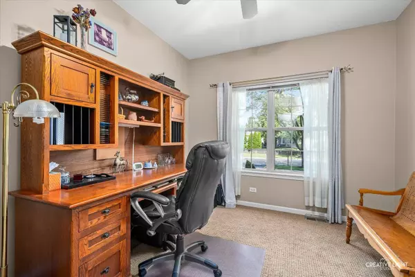 215 Long Beach Road, Oswego, IL 60543