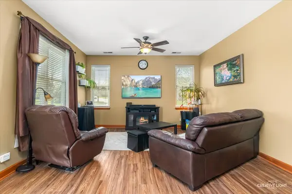 407 Bluegrass Pkwy, Oswego, IL 60543