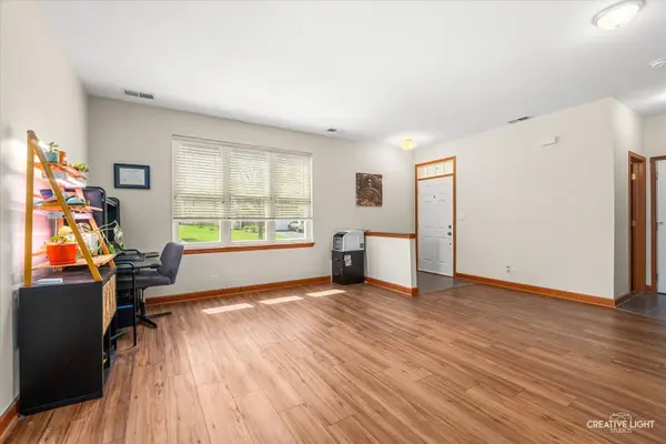 407 Bluegrass Parkway, Oswego, IL 60543