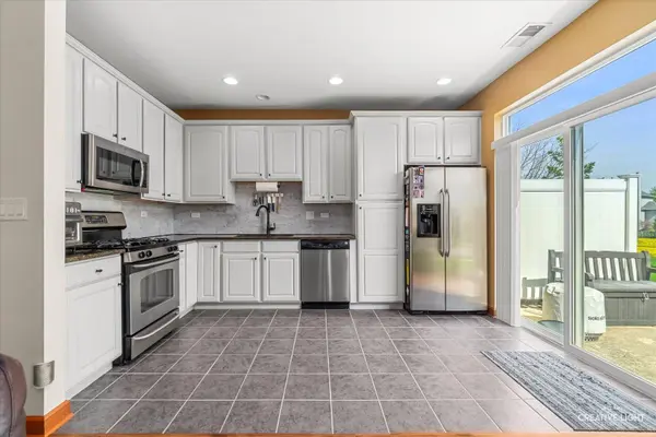 407 Bluegrass Pkwy, Oswego, IL 60543