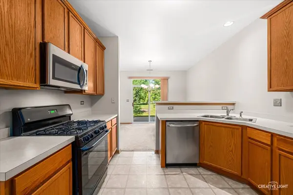 449 Dancer LN, Oswego, IL 60543