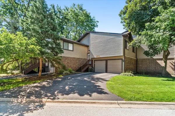 29W365 Thornwood LN #365, Warrenville, IL 60555