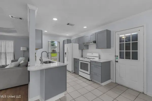 408 Oak Lawn Drive, Pearl, MS 39208