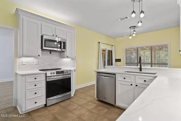 323 Woodlands Drive, Brandon, MS 39047