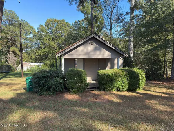 1060 Lake Dockery Road, Byram, MS 39272