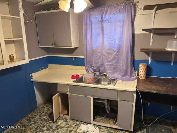 1060 Lake Dockery Road, Byram, MS 39272