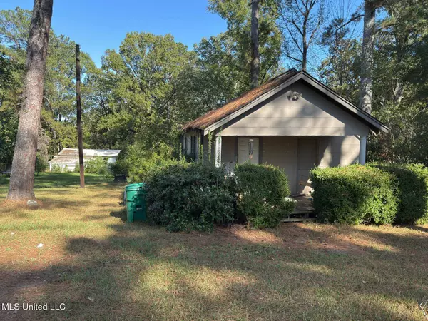 1060 Lake Dockery Road, Byram, MS 39272