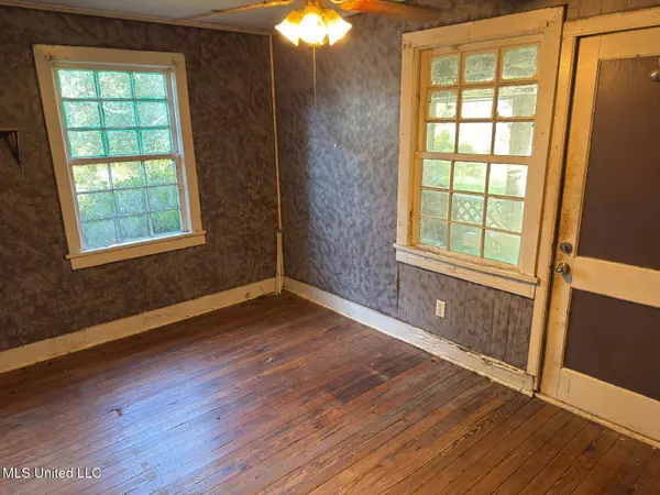 1060 Lake Dockery Road, Byram, MS 39272