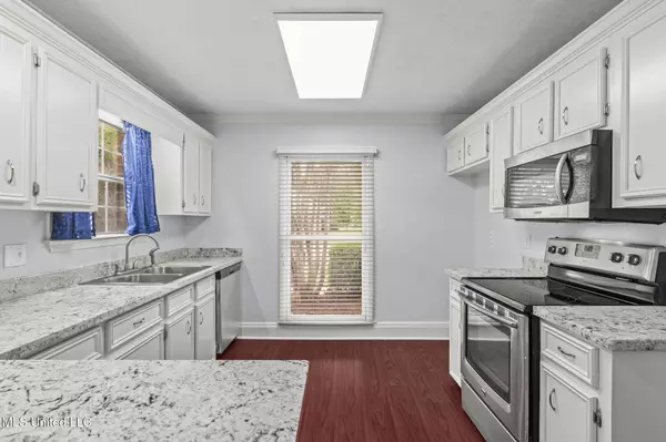 110 Oak Grove Drive, Brandon, MS 39047