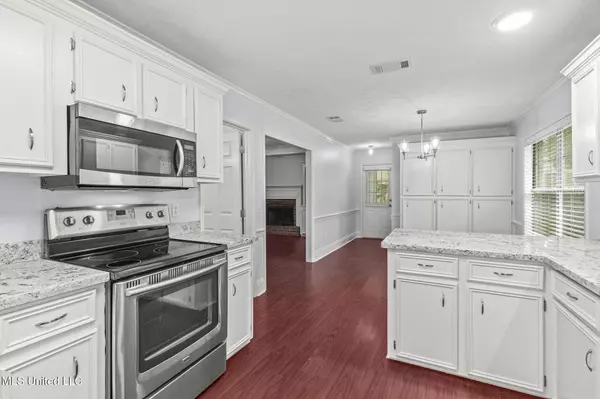 110 Oak Grove Drive, Brandon, MS 39047