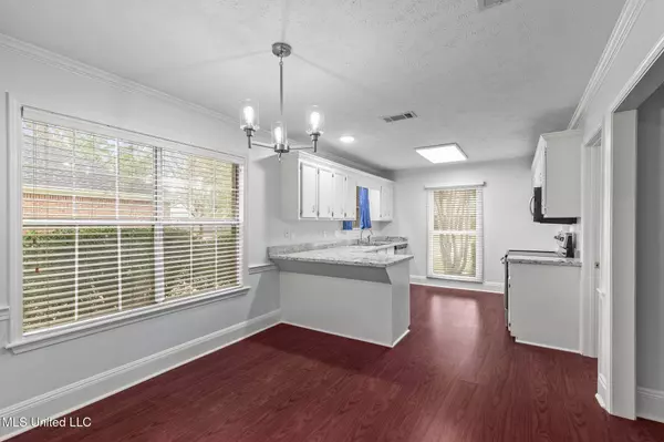 110 Oak Grove Drive, Brandon, MS 39047