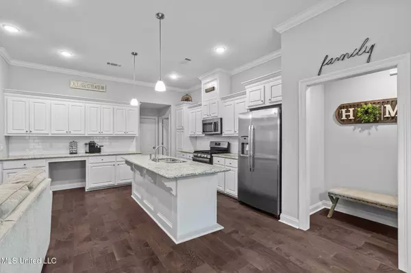 704 Parkdale Place, Brandon, MS 39042